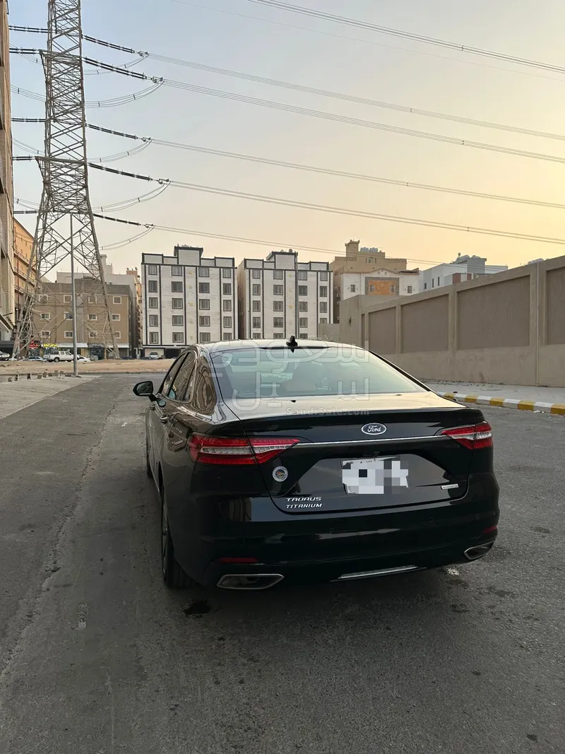 2021 فورد توروس تايتينيوم