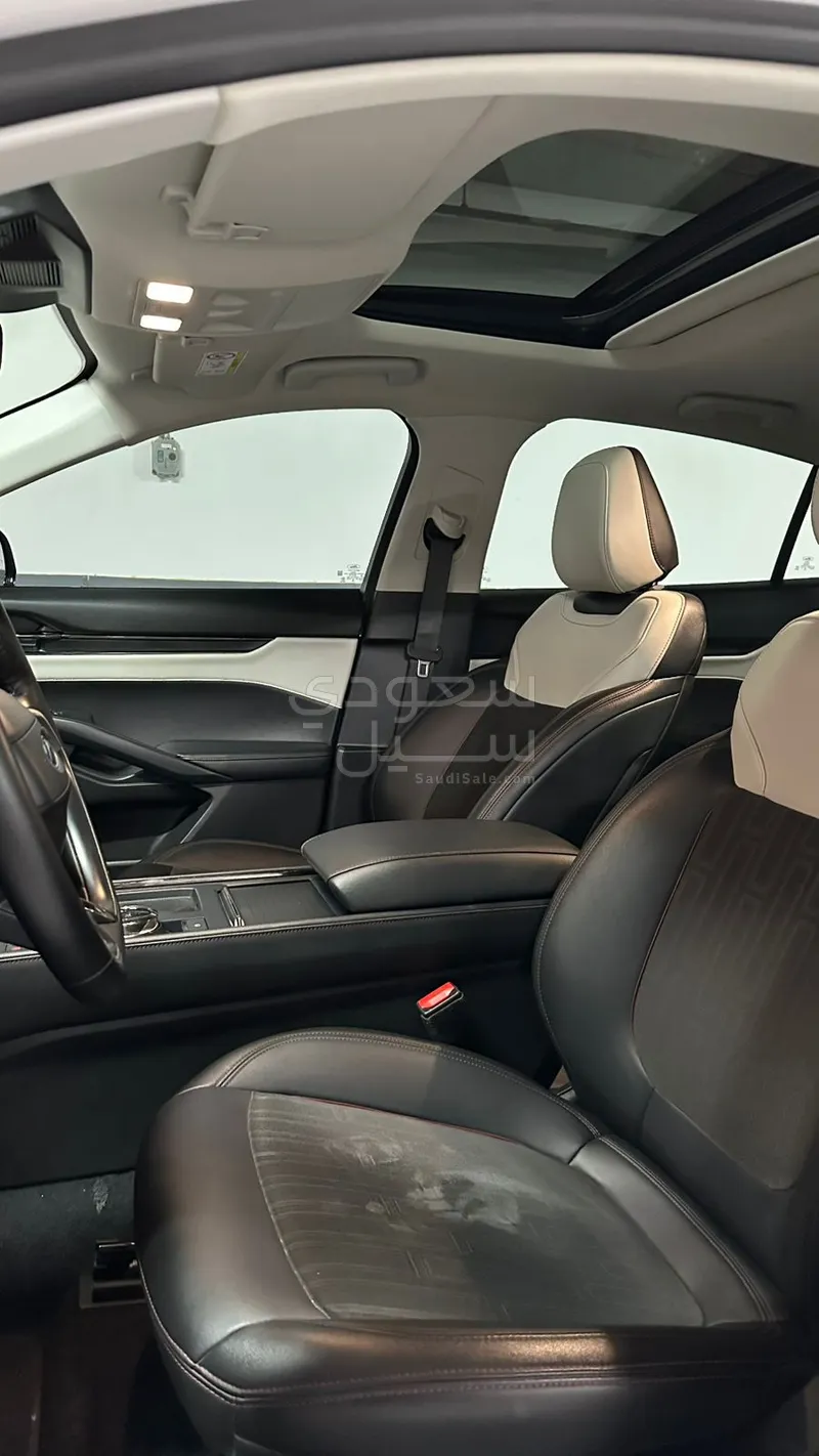 2023 فورد توروس ترند