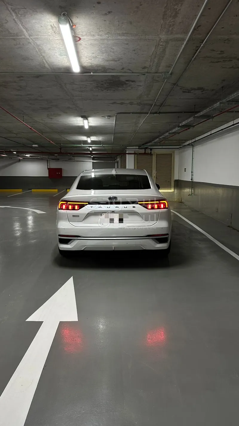 2023 فورد توروس ترند