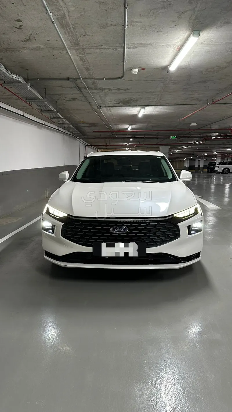 2023 فورد توروس ترند