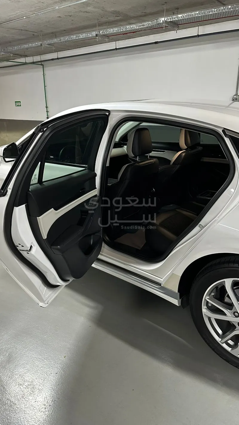 2023 فورد توروس ترند