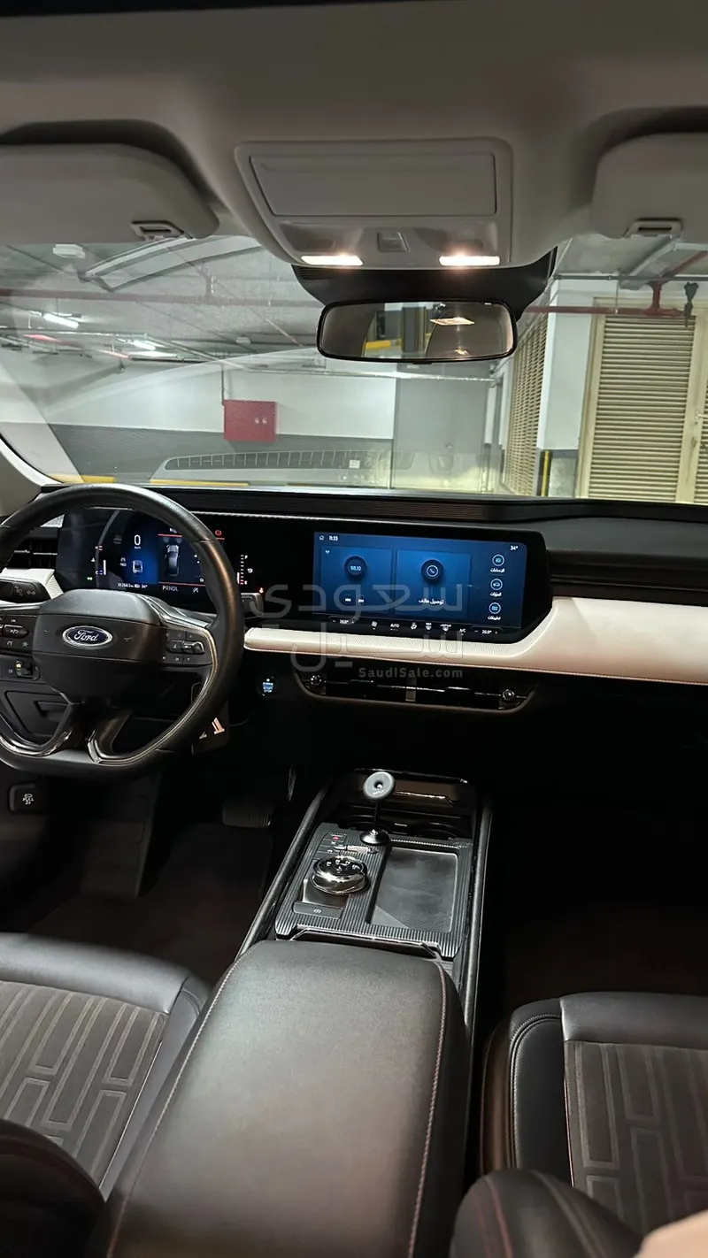 2023 فورد توروس ترند