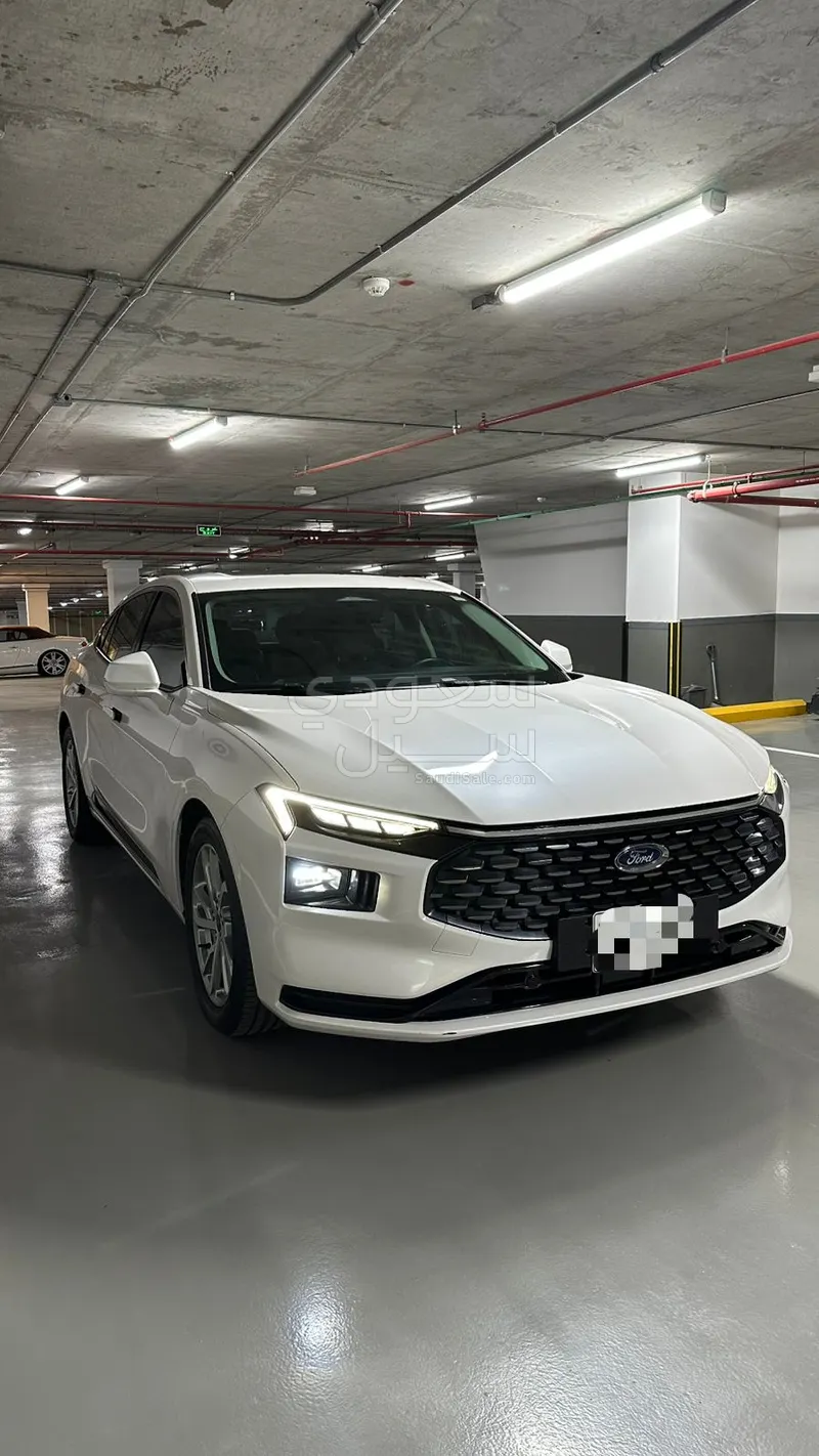 2023 فورد توروس ترند