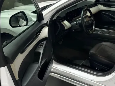 2023 فورد توروس ترند