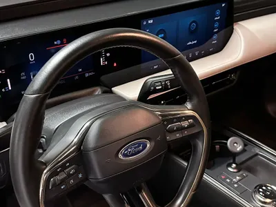 2023 فورد توروس ترند