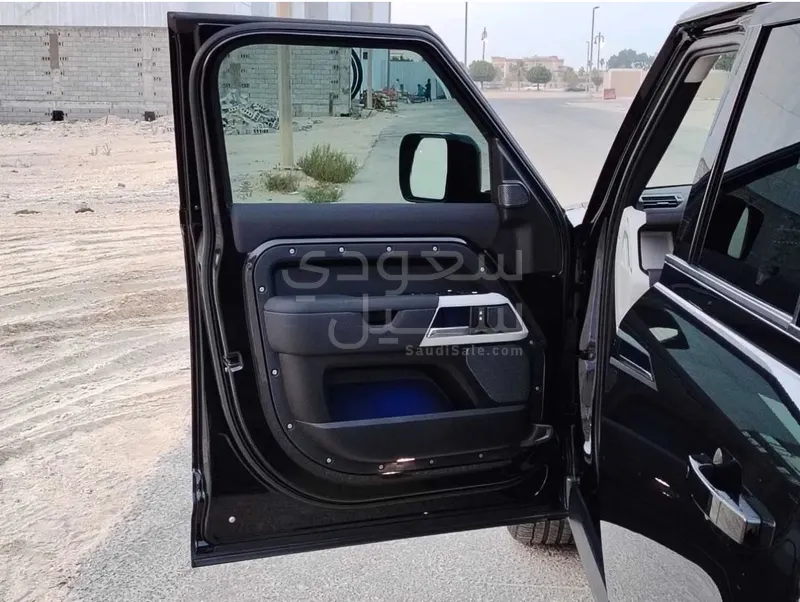 2021 لاند روفر ديفيندر اس اي