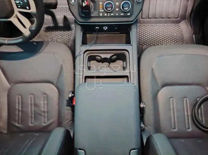 2021 لاند روفر ديفيندر اس اي