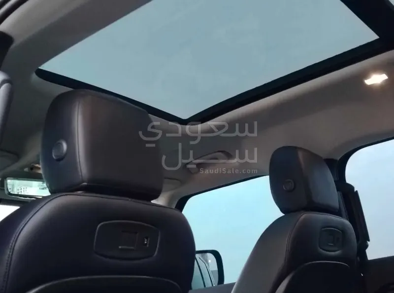 2021 لاند روفر ديفيندر اس اي