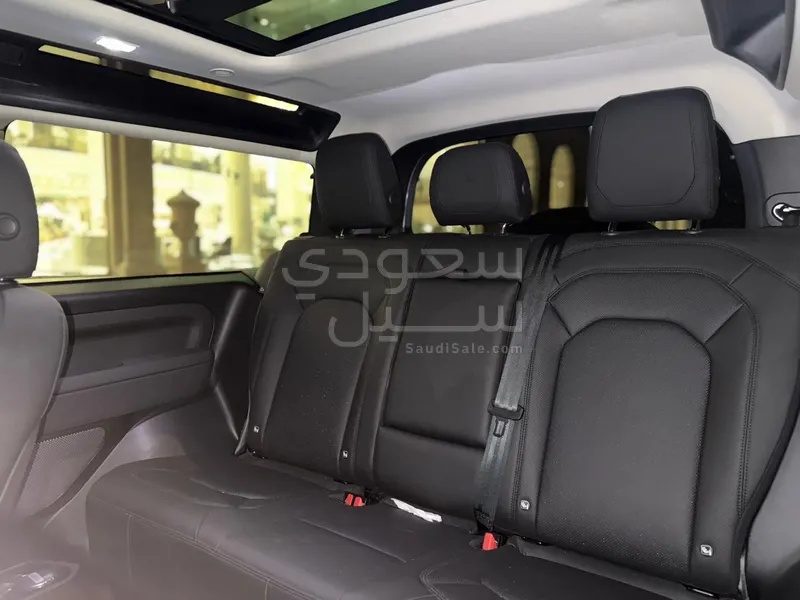 2023 لاند روفر ديفيندر 90