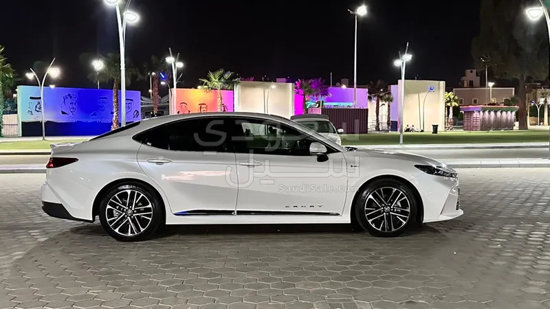 2025 تويوتا كامري لومير