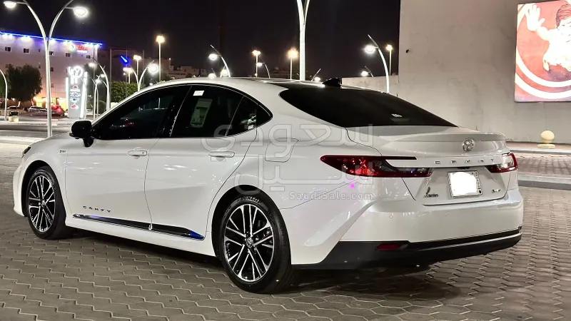 2025 تويوتا كامري لومير