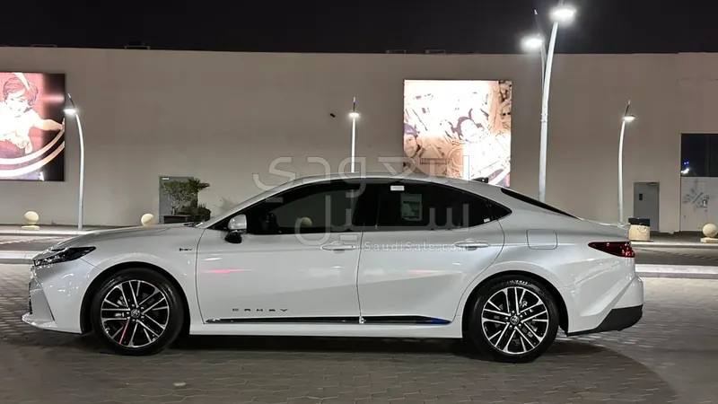 2025 تويوتا كامري لومير