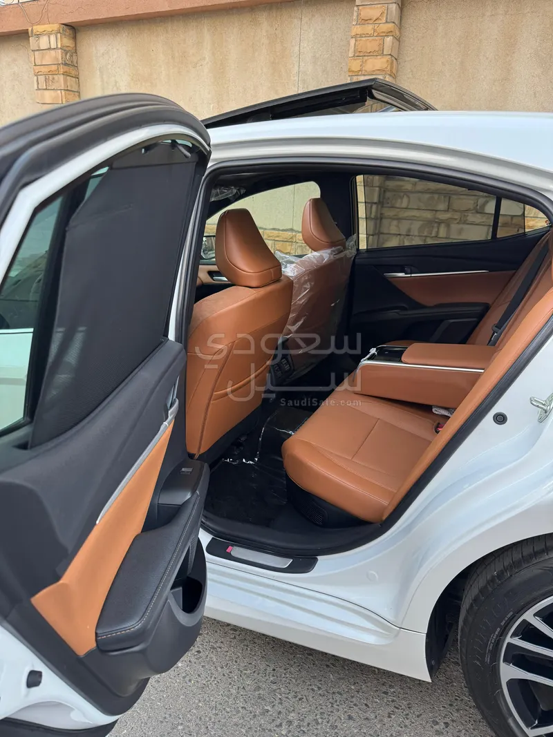 2025 تويوتا كامري لومير