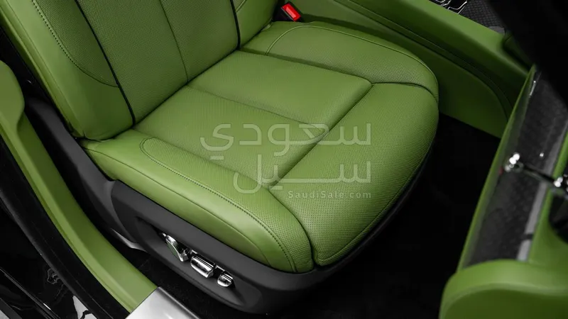 2024 رولز رويس قوست بلاك بادج