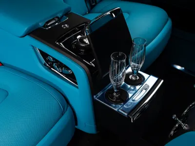 2026 رولز رويس كولينان سلفر بادج