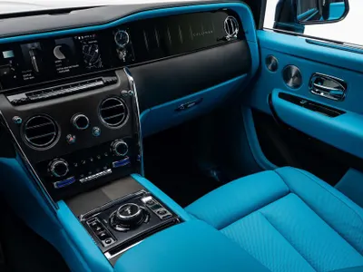 2026 رولز رويس كولينان سلفر بادج