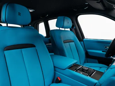 2026 رولز رويس كولينان سلفر بادج