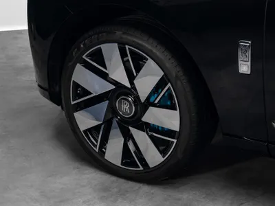 2026 رولز رويس كولينان سلفر بادج