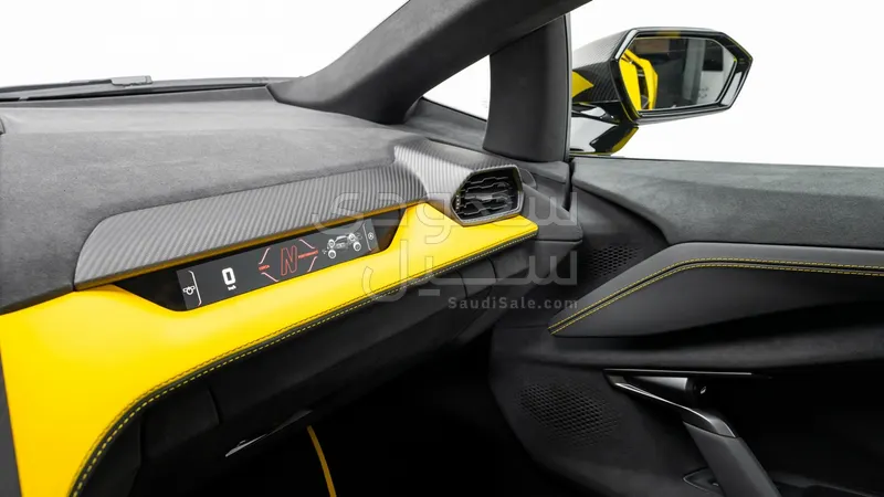 2024 لمبرجيني ريفويلتو