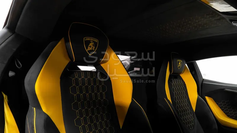 2024 لمبرجيني ريفويلتو