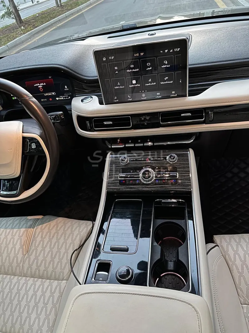 2022 لنكولن افياتور