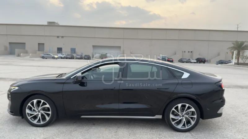 2023 فورد توروس تايتينيوم