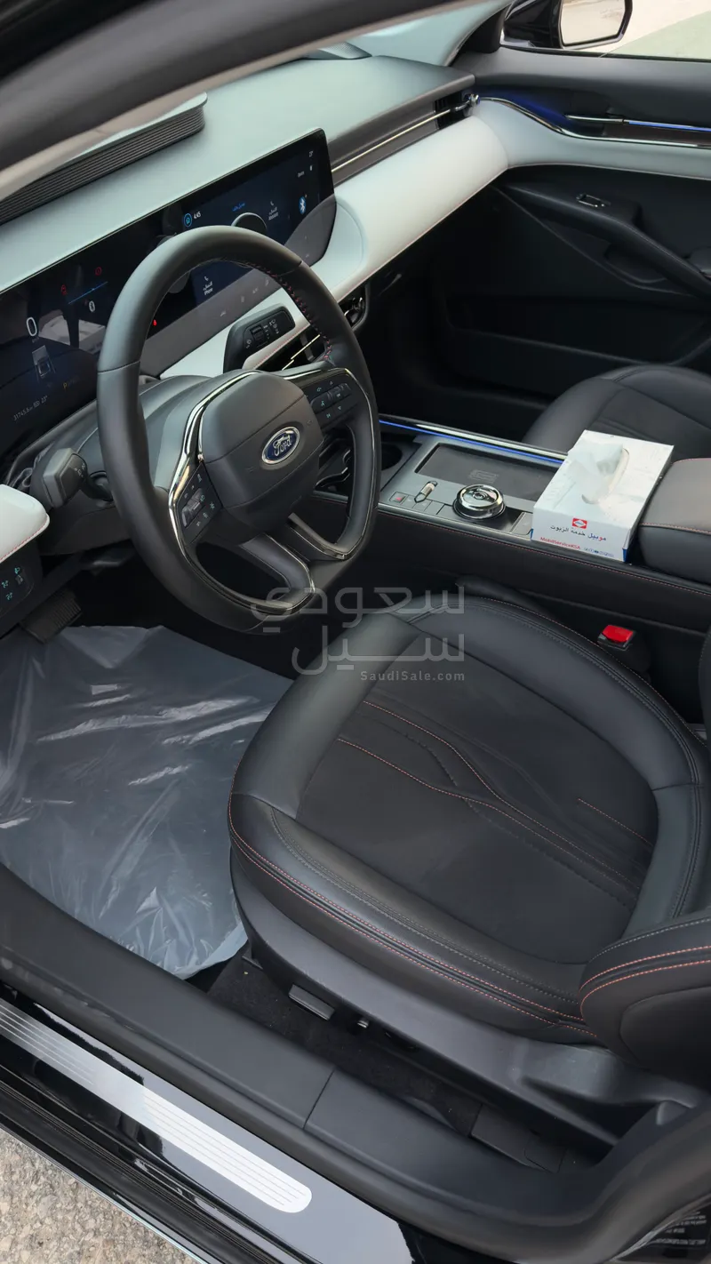 2023 فورد توروس تايتينيوم