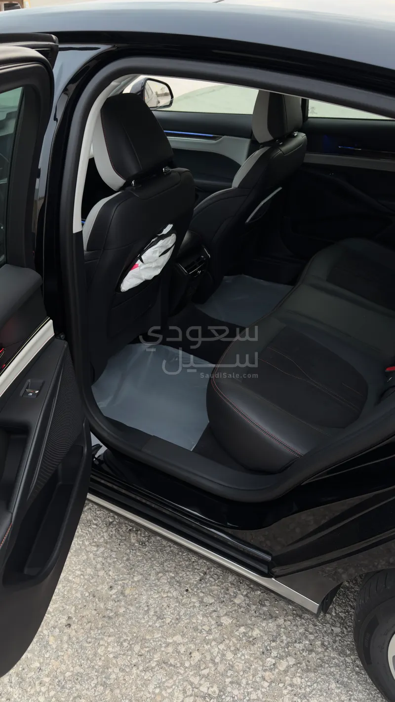 2023 فورد توروس تايتينيوم