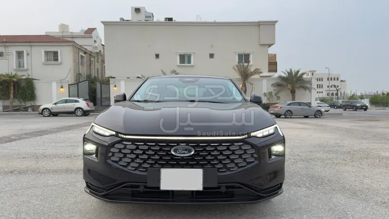 2023 فورد توروس تايتينيوم