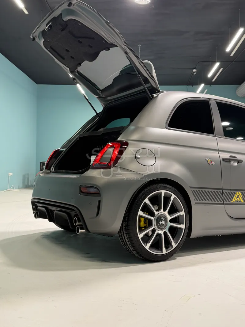 2024 فيات ابارث 695 كومبيتيزيون