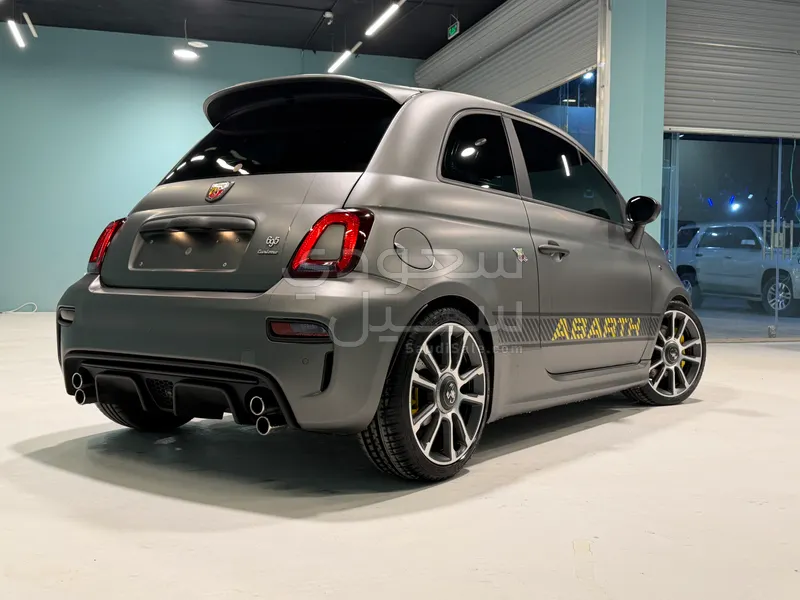 2024 فيات ابارث 695 كومبيتيزيون