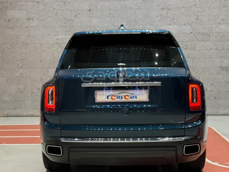 2021 رولز رويس كولينان بلاك بادج