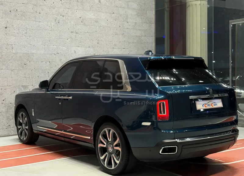 2021 رولز رويس كولينان بلاك بادج