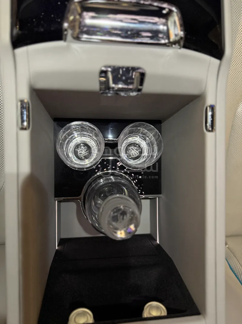 2021 رولز رويس كولينان بلاك بادج