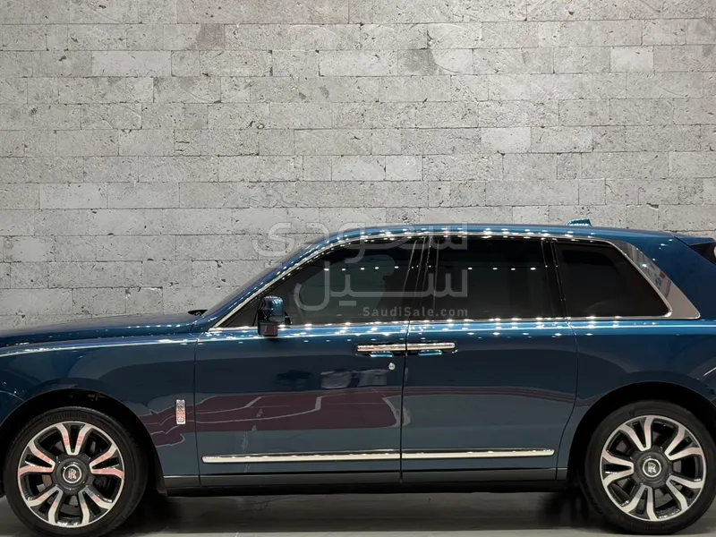 2021 رولز رويس كولينان بلاك بادج