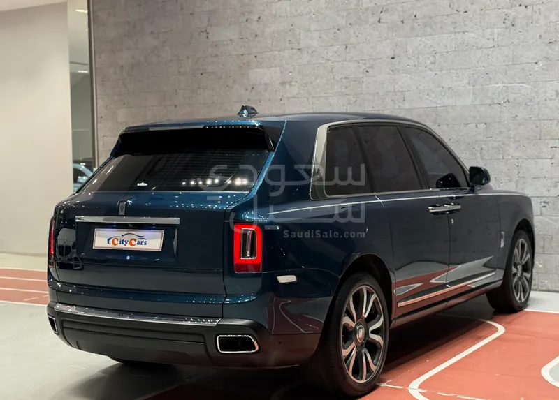 2021 رولز رويس كولينان بلاك بادج