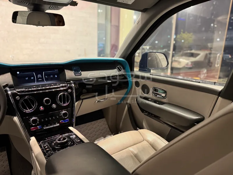 2021 رولز رويس كولينان بلاك بادج