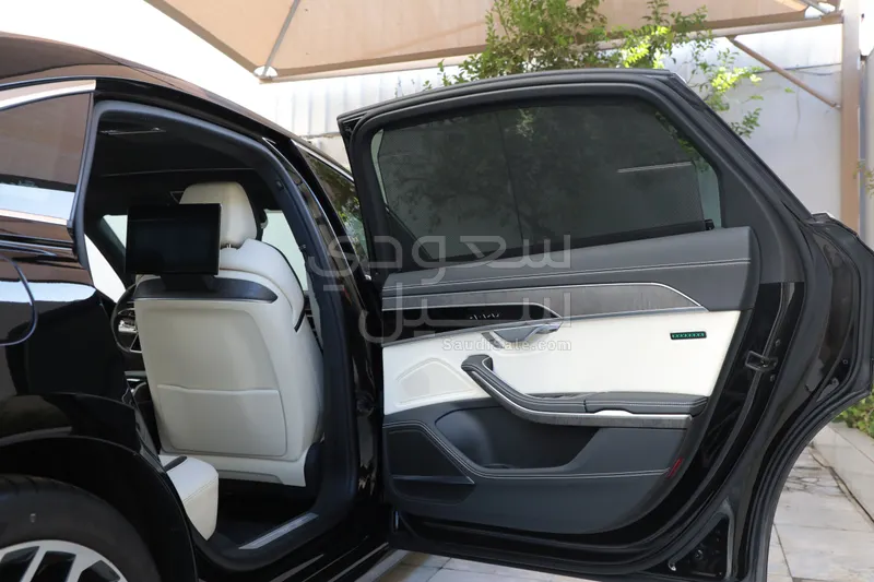 2023 اودي اي 8 50 تي إي اف اي