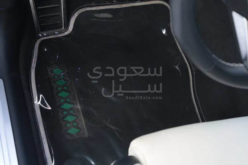 2023 اودي اي 8 50 تي إي اف اي