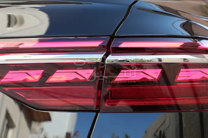 2023 اودي اي 8 50 تي إي اف اي