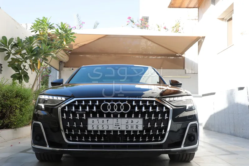 2023 اودي اي 8 50 تي إي اف اي