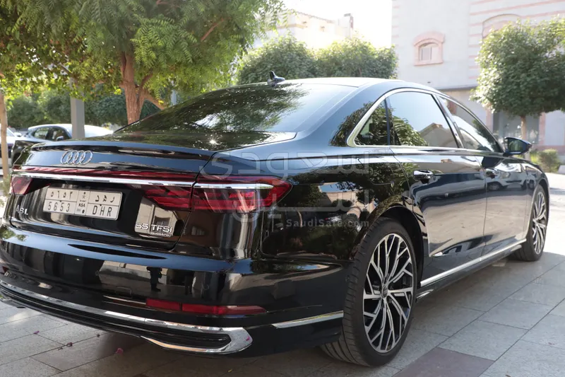 2023 اودي اي 8 50 تي إي اف اي