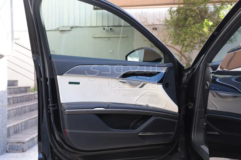 2023 اودي اي 8 50 تي إي اف اي