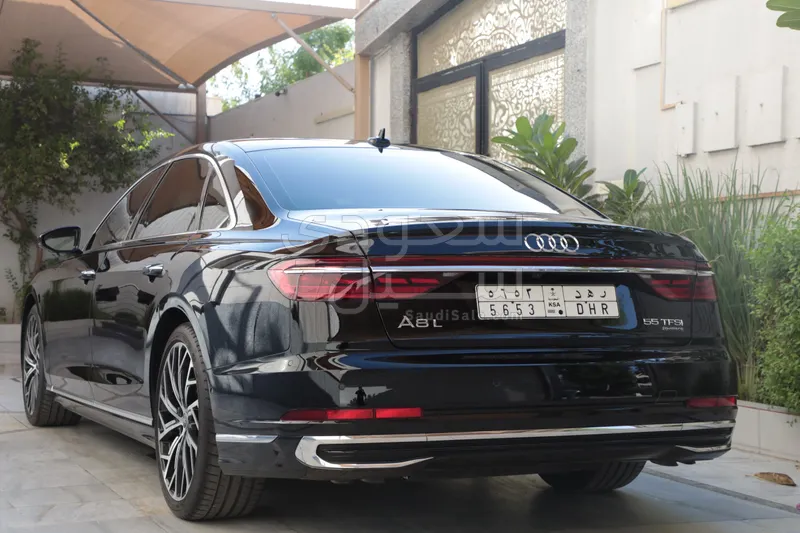 2023 اودي اي 8 50 تي إي اف اي