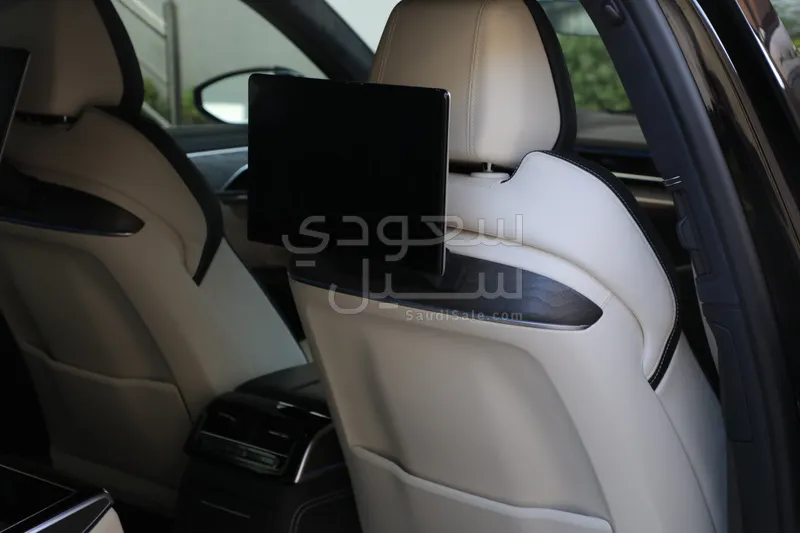 2023 اودي اي 8 50 تي إي اف اي