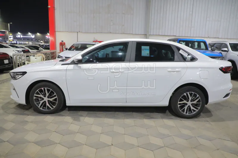 2025 جيلي امجراند جي اس