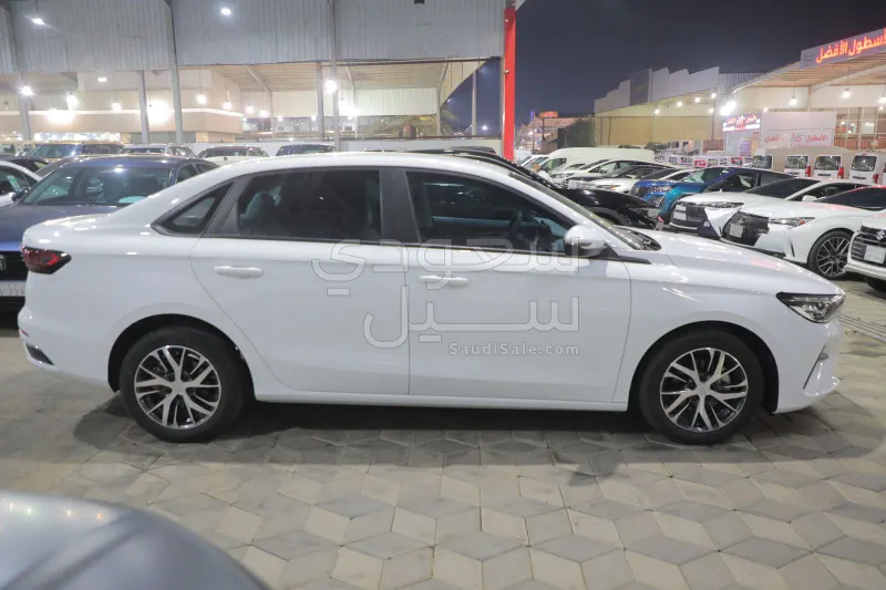 2025 جيلي امجراند جي اس