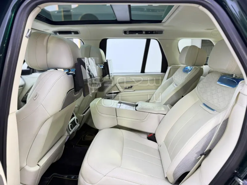 2024 لاند روفر رينج روفر اس في اوتوبيوغرافي