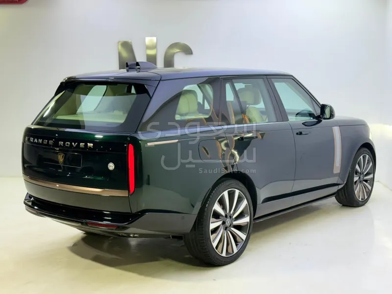 2024 لاند روفر رينج روفر اس في اوتوبيوغرافي