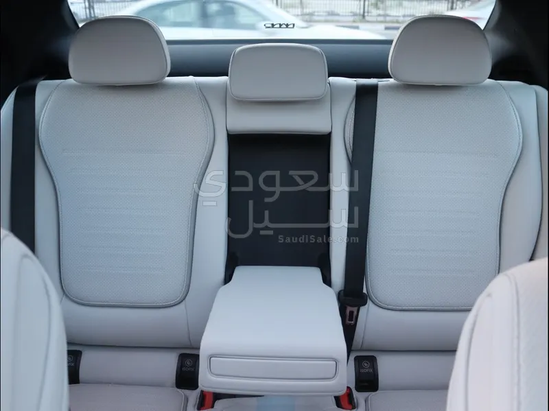 2025 مرسيدس - بنز سي 200